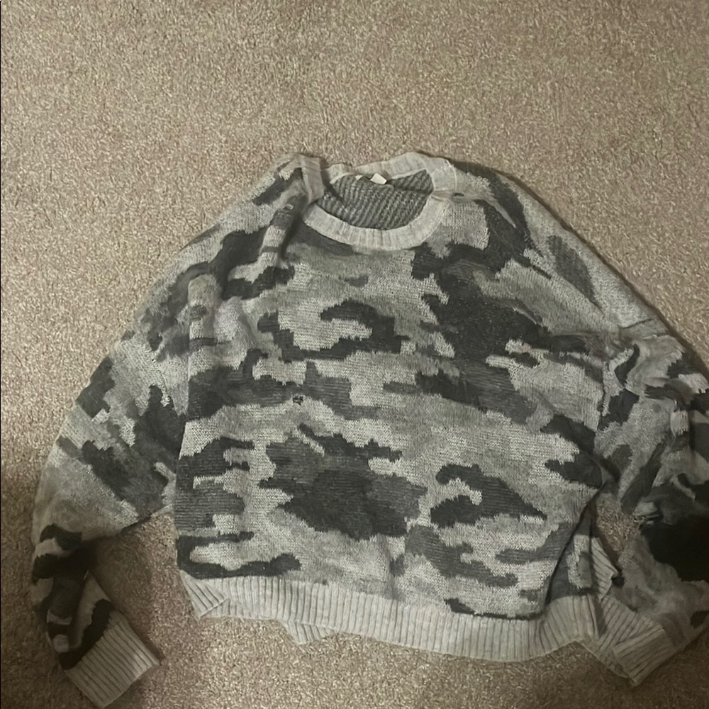 American Eagle Outfitters Gray Crewneck Camouflage Sweater